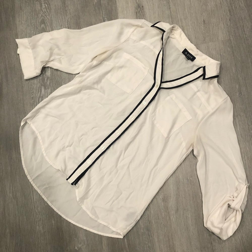 A Byer black and white button down dress shirt Size M